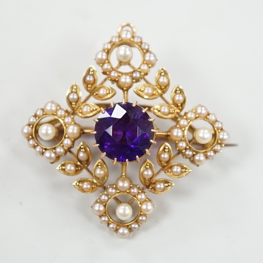 An Edwardian yellow metal, amethyst and seed pearl cluster set pendant brooch, 33mm, gross weight 7.4 grams.